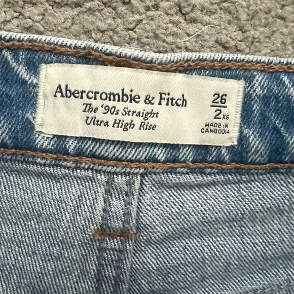 Abercrombie & Fitch 90s Straight Ultra High Rise Jeans - Picture 2 of 2
